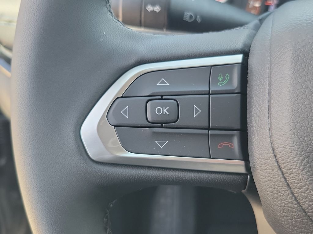 New 2026 Sting-Gray Clearcoat Jeep Latitude image 24