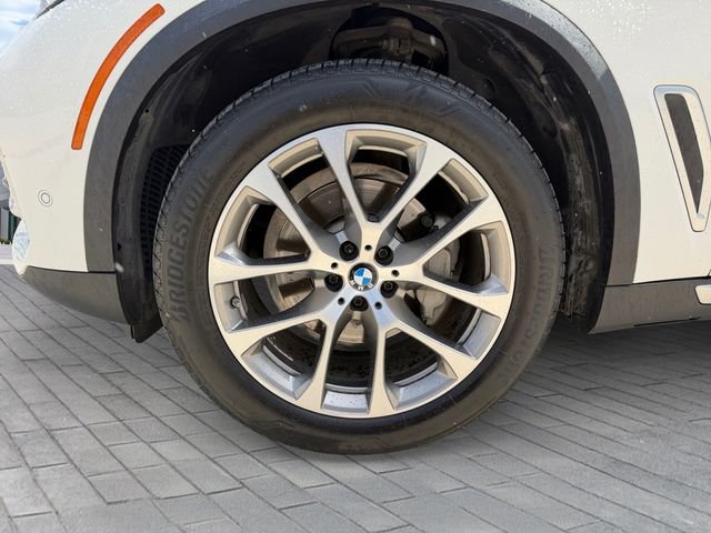 Used 2020 White BMW sDrive40i image 9