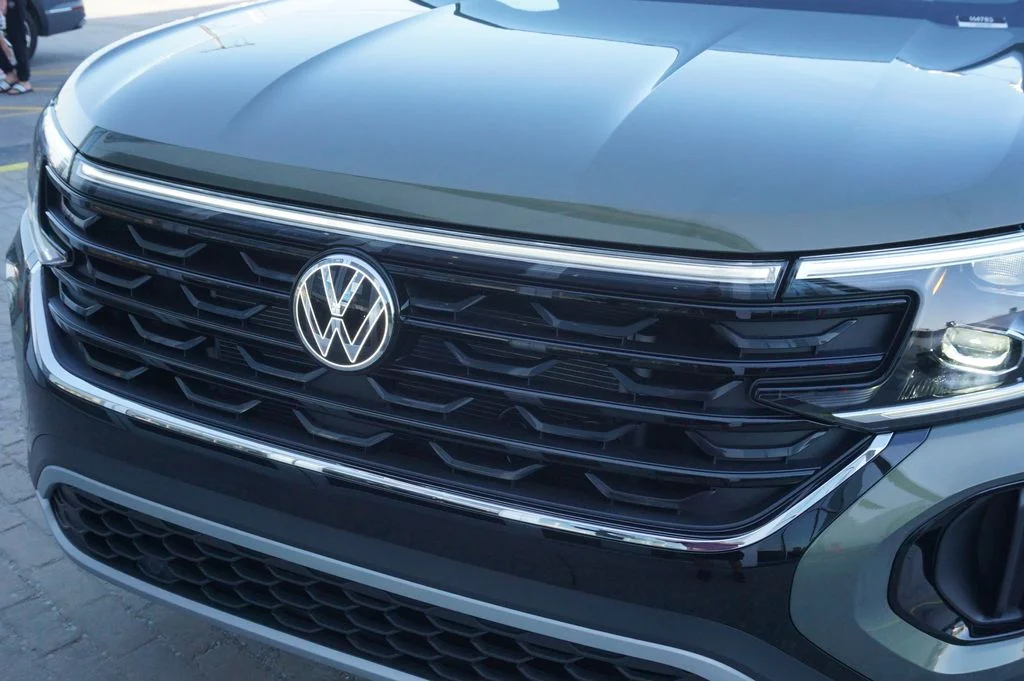 New 2026 Green Volkswagen 2.0T SE w/Technology image 32
