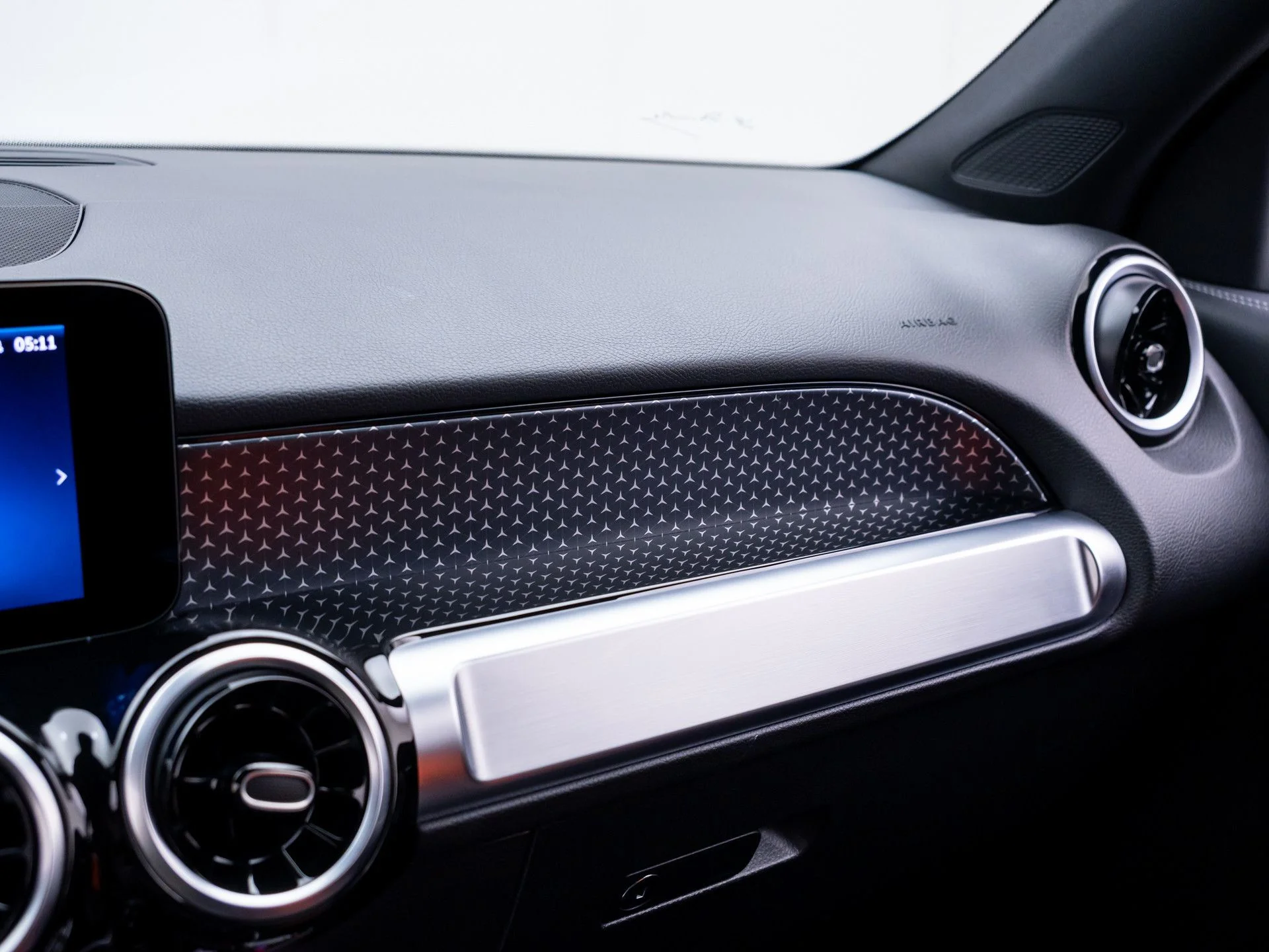 Used 2026 Black Mercedes-Benz GLB 250 image 26