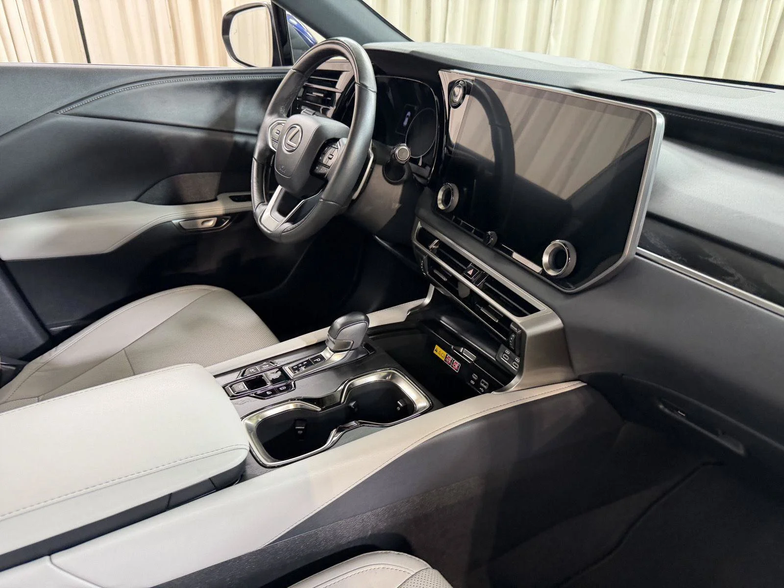 Used 2024  Lexus 350 Premium image 41