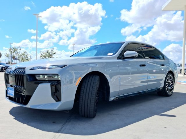 Used 2025 Gray BMW 740i image 3