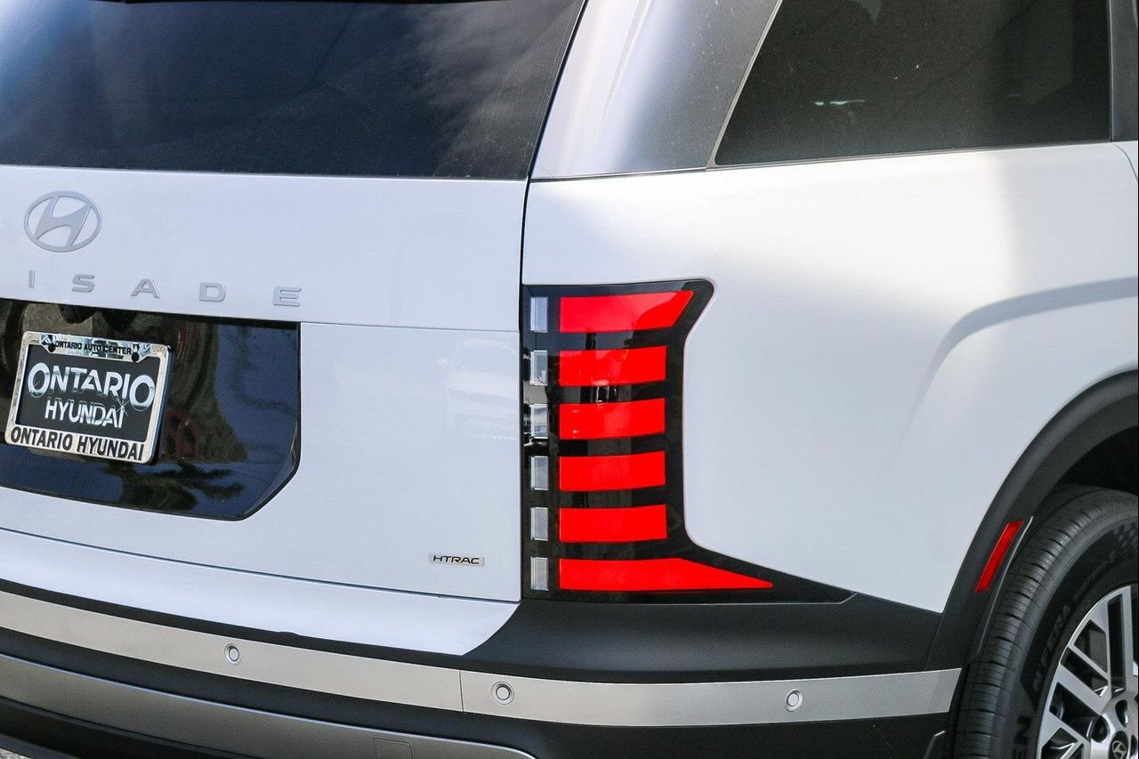 New 2026 White Hyundai SEL Premium image 9