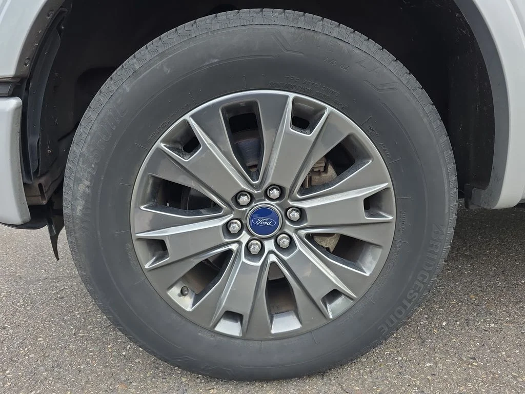 Used 2016 Silver Ford Lariat image 12