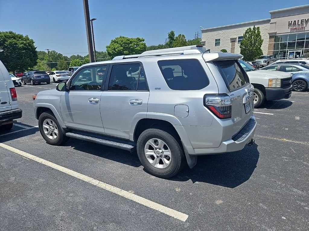 Used 2015 Silver Toyota SR5 image 4