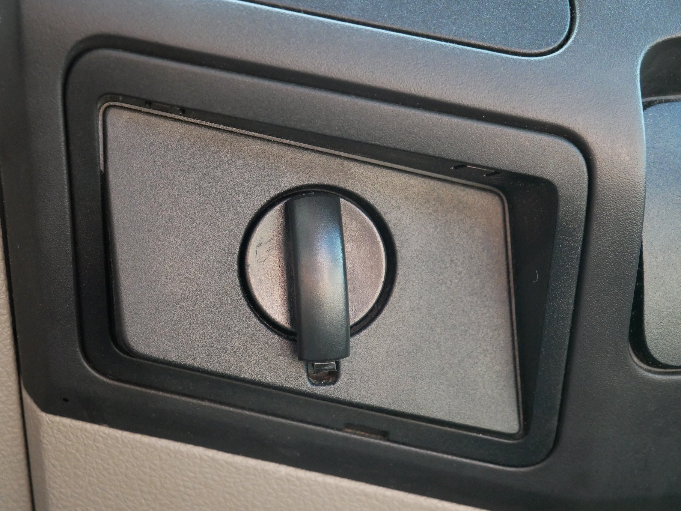 Used 2010 White Ford XL image 27
