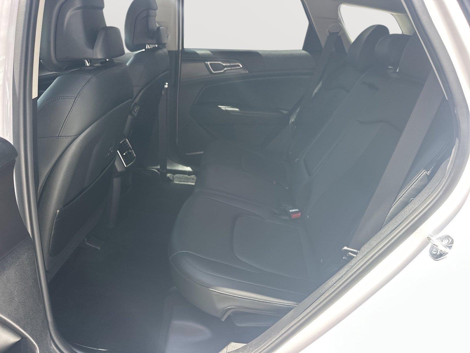 Used 2026 Glacial White Pearl Kia EX image 20
