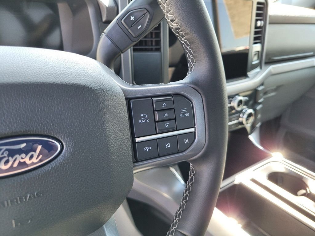 New 2025 Oxford White Ford XLT image 41