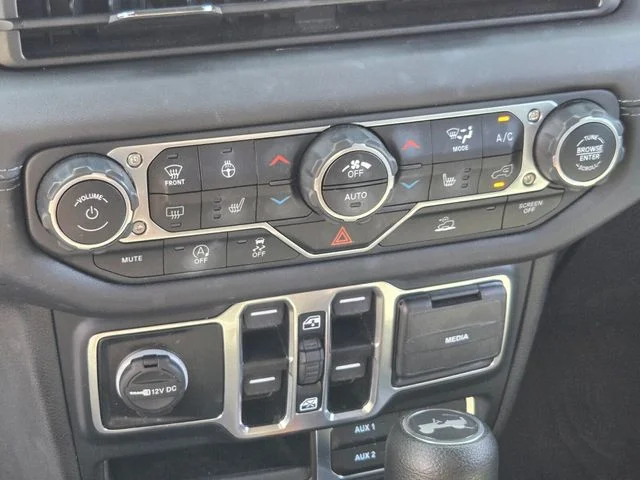 Used 2024 Silver Jeep Sahara image 28