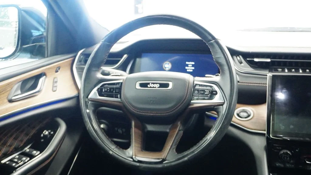 Used 2022 Silver Jeep Summit image 20