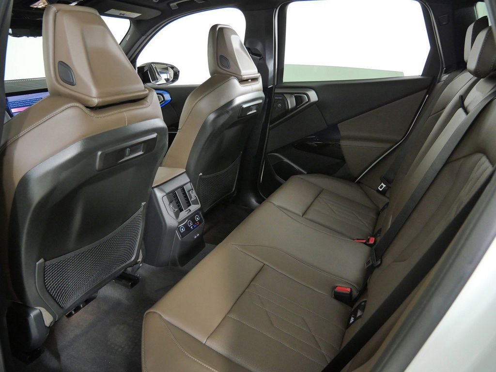 New 2026 Alpine White BMW M50 xDrive image 31