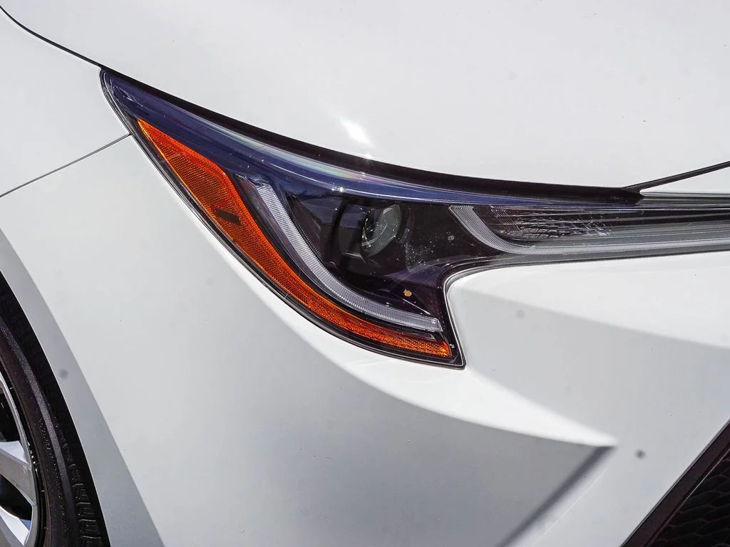 Used 2021 White Toyota LE image 10