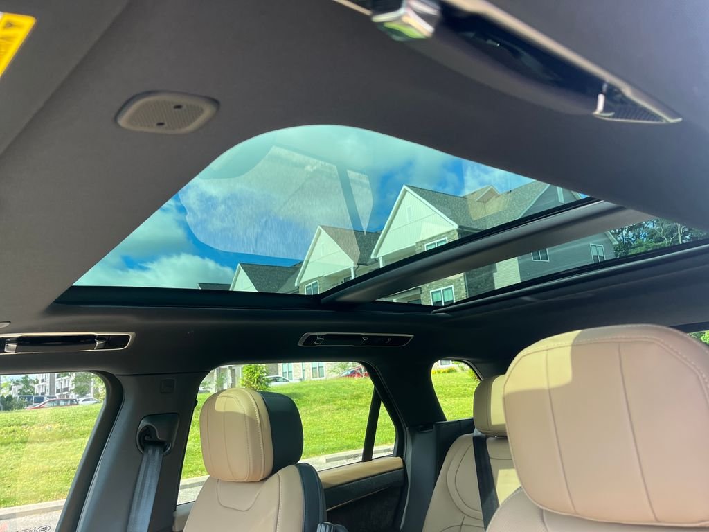 New 2026 British Racing Green Land Rover Dynamic SE image 18