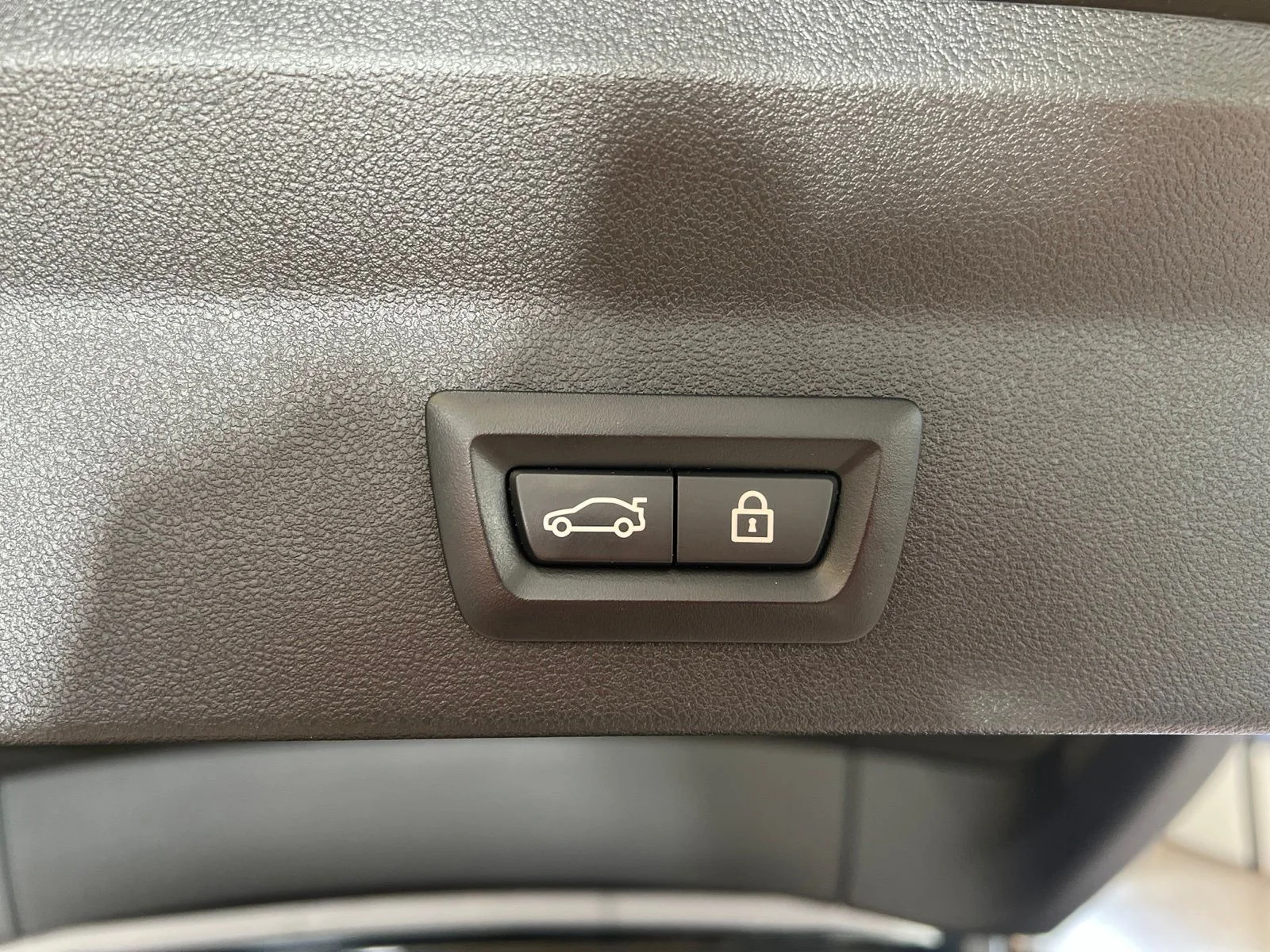 Used 2021 Black Sapphire Metallic BMW xDrive30i image 23