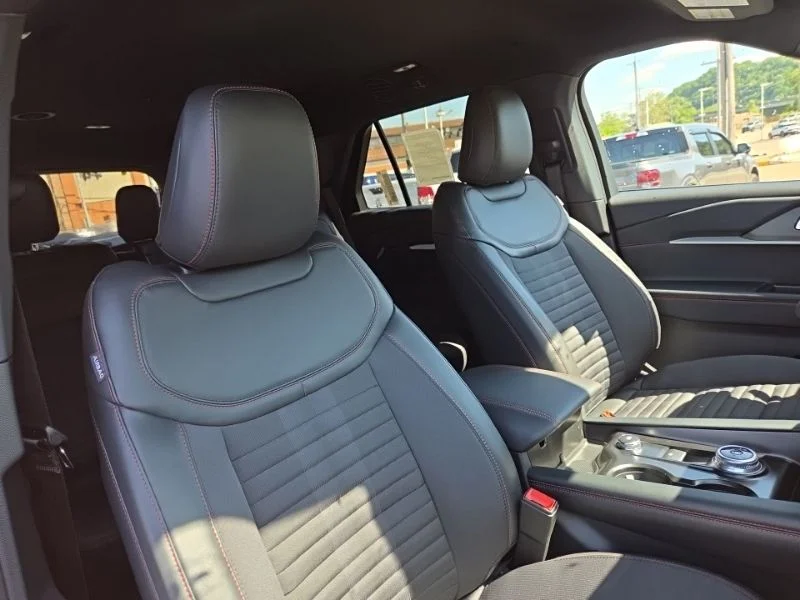 New 2026 Carbonized Gray Metallic Ford ST-Line image 15