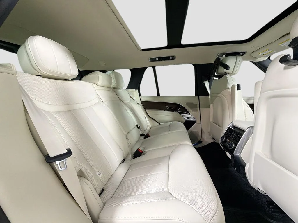 New 2026 Fuji White Land Rover SE image 29