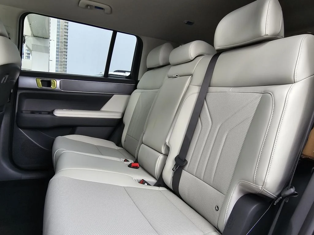New 2027 White Hyundai SEL image 11