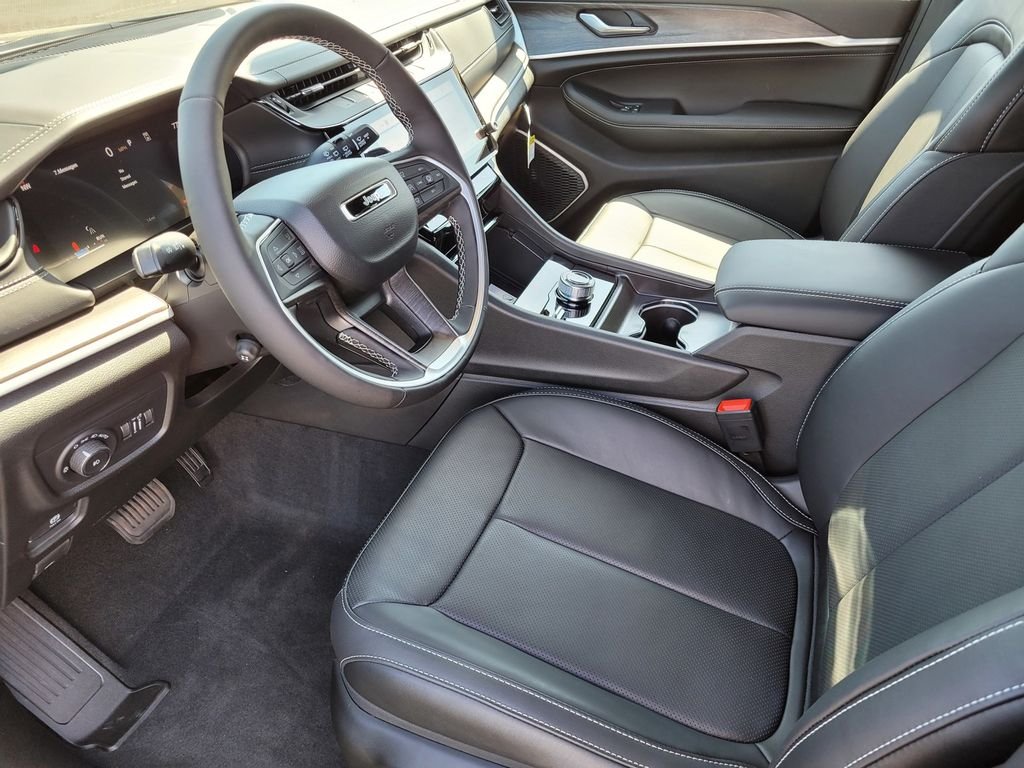 New 2026 Diamond Black Crystal Pearl-Coat Exterior Paint Jeep Limited Reserve image 8