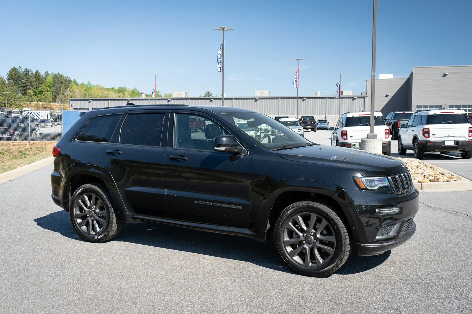 Used 2019 Black Jeep Overland image 12