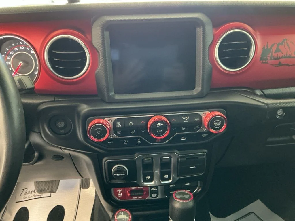 Used 2022 Crystal Metallic Jeep Rubicon image 16