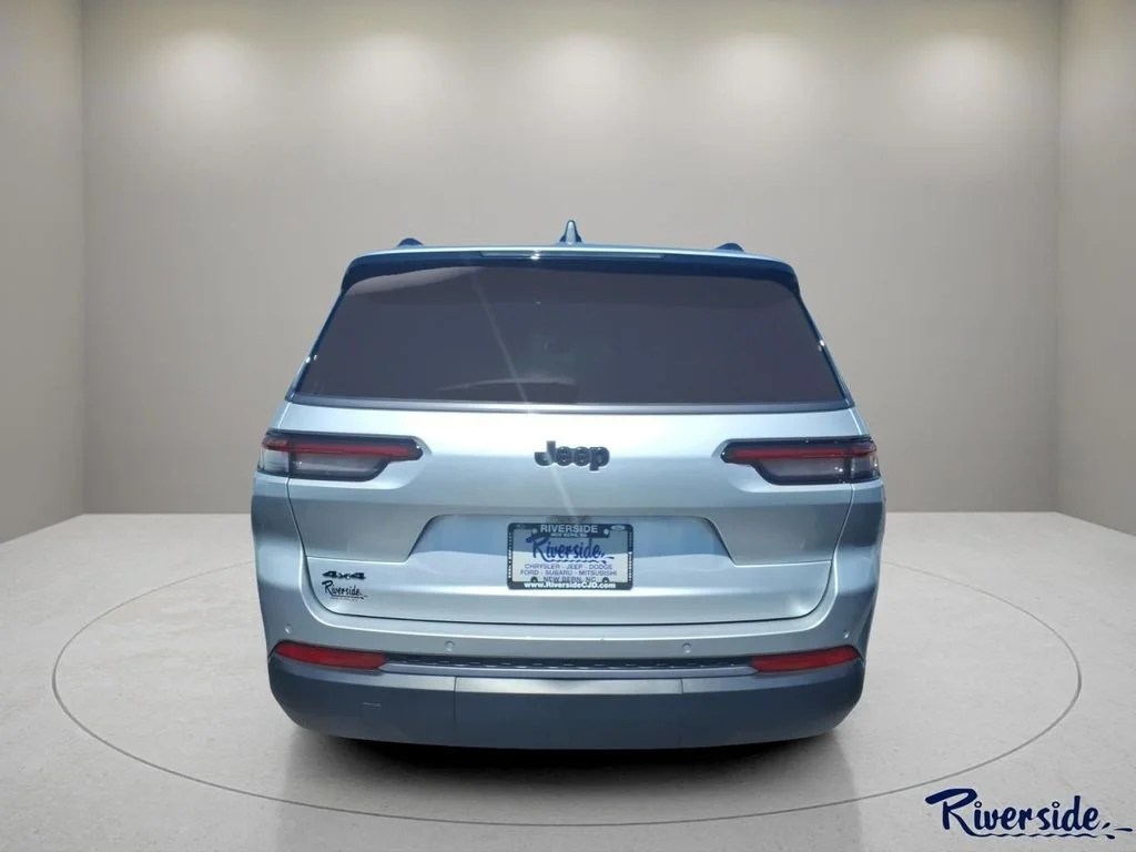 New 2026 Silver Zynith Jeep Altitude image 2