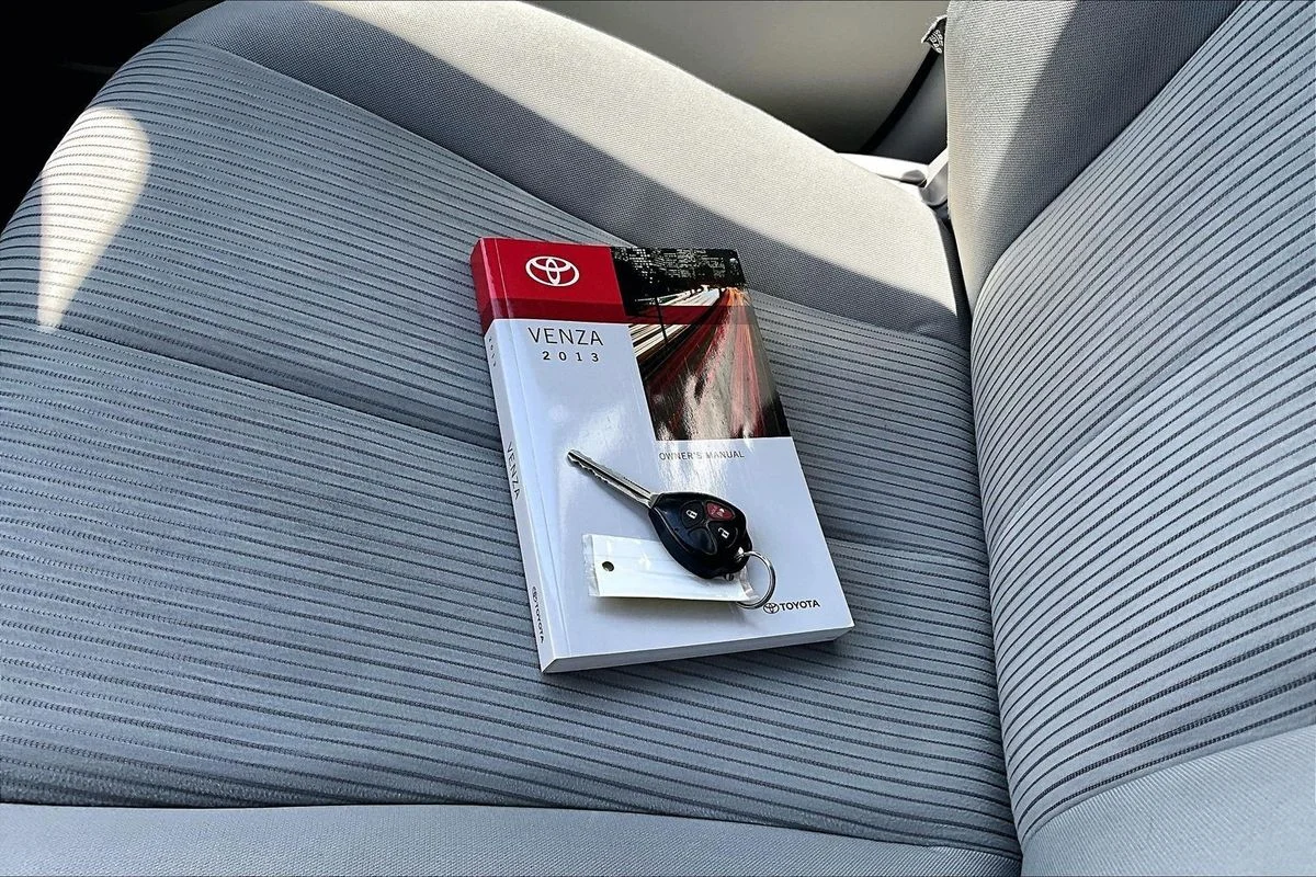 Used 2013 Gray Toyota LE image 36
