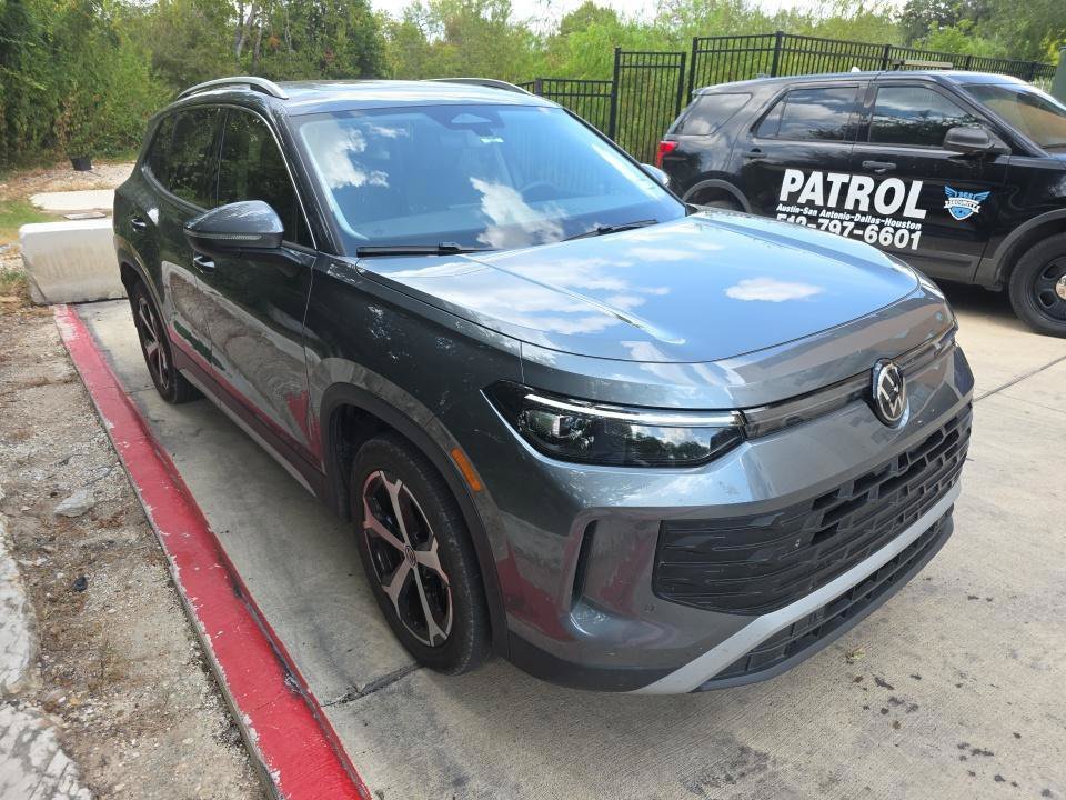 Used 2025 Gray Volkswagen 2.0T SE image 10