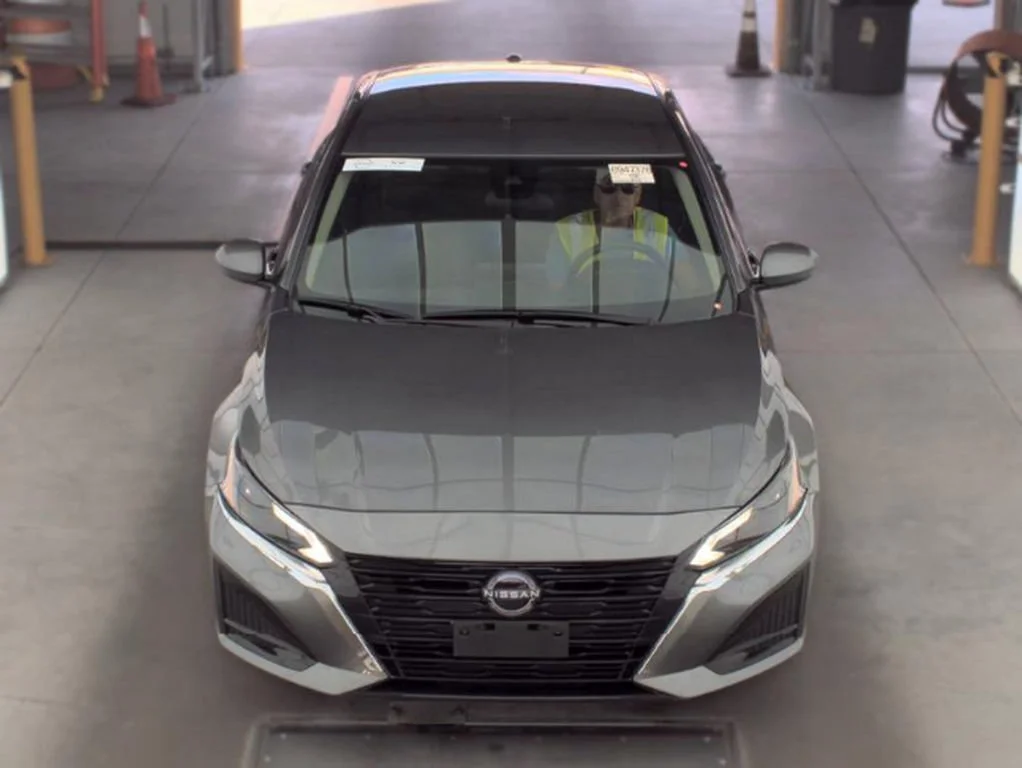 Used 2023 Gun Metallic Nissan 2.5 SV image 3