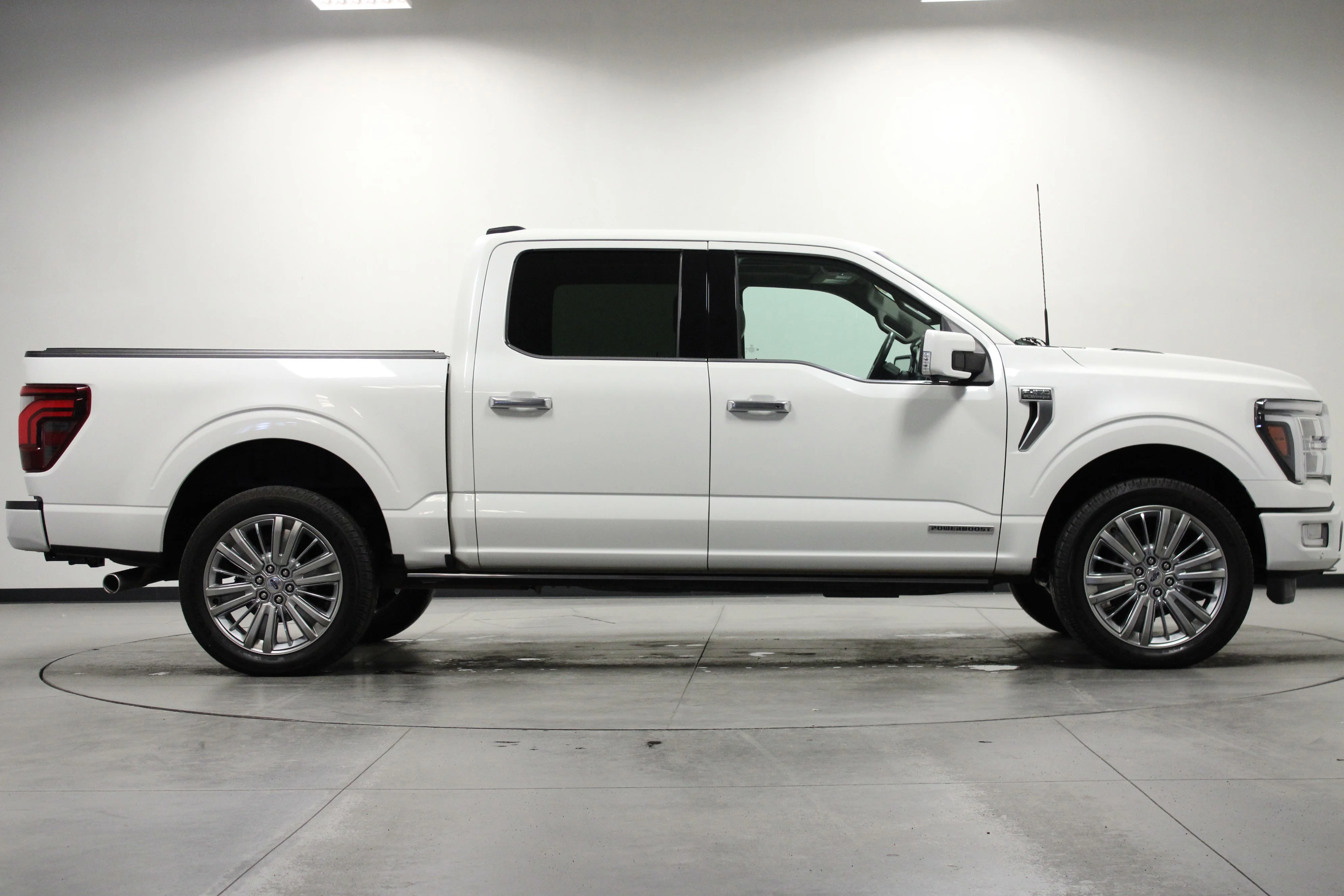 Used 2024 Star White Metallic Tri-Coat Ford Platinum image 3