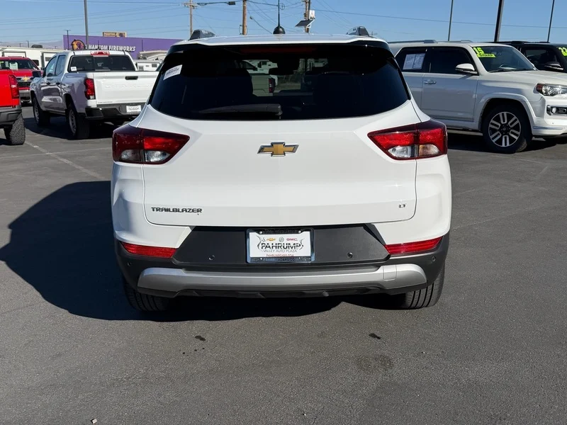 Used 2024 Summit White Chevrolet LT image 4