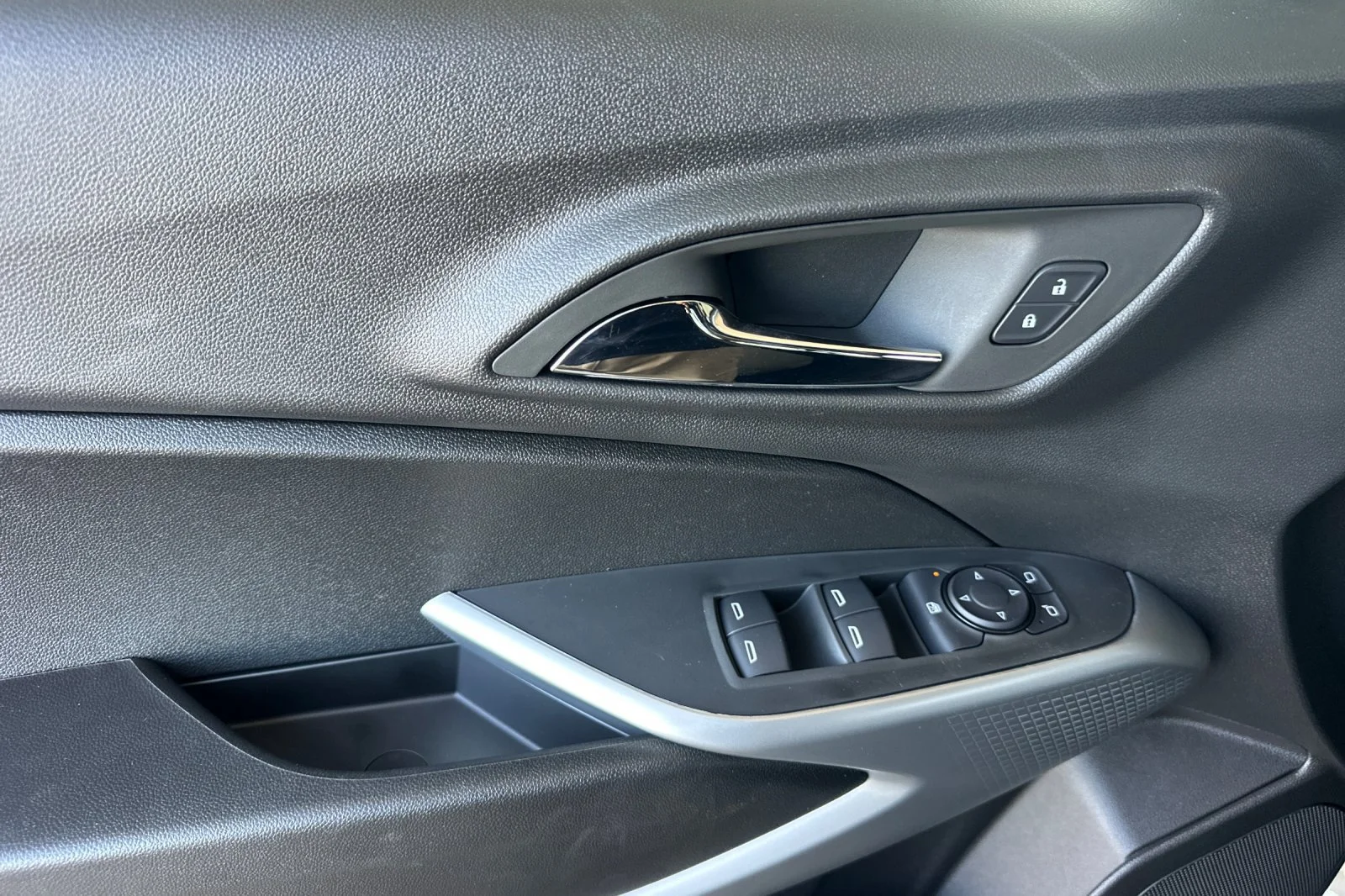 New 2026 Sterling Gray Metallic Chevrolet 1RS image 11