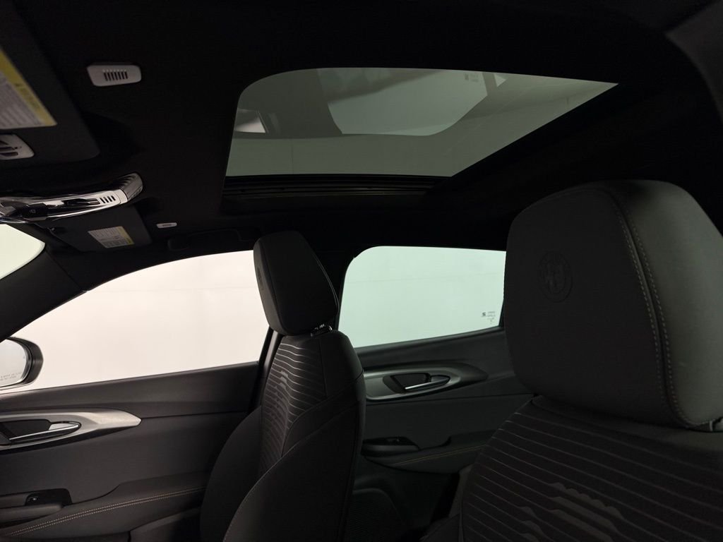 Used 2025 White Alfa Romeo Base image 23