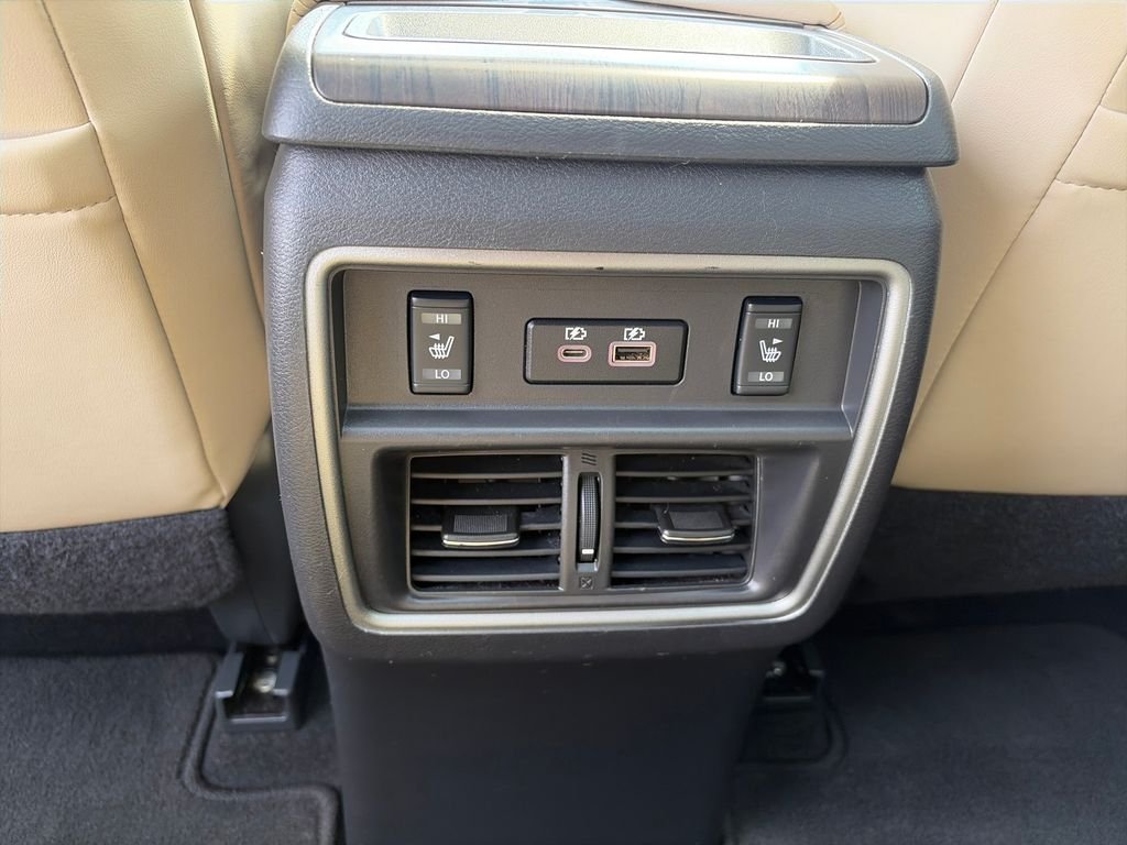 Used 2024 Pearl White Nissan Platinum image 40