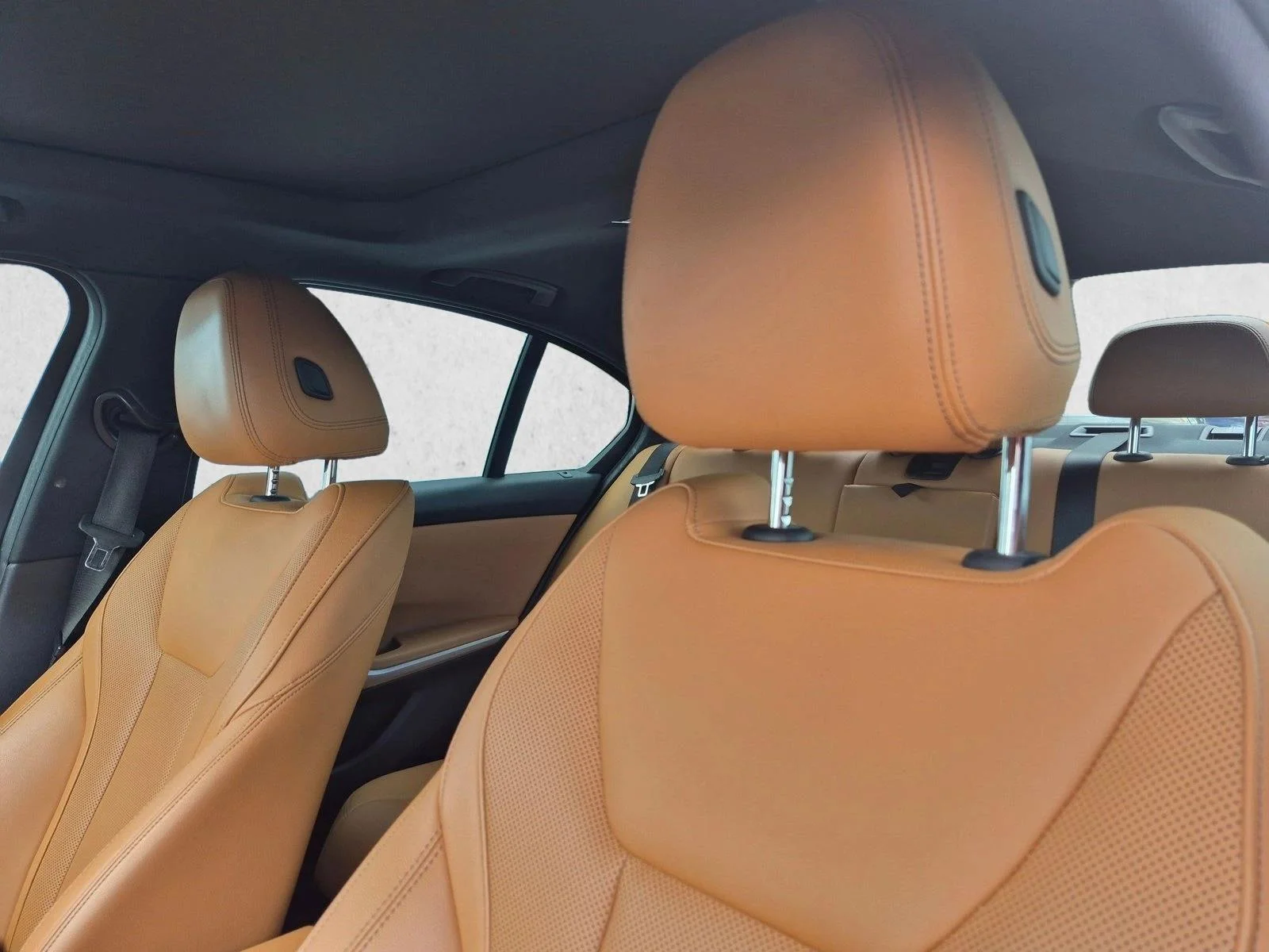 Used 2022 Black Sapphire Metallic BMW 330i image 5