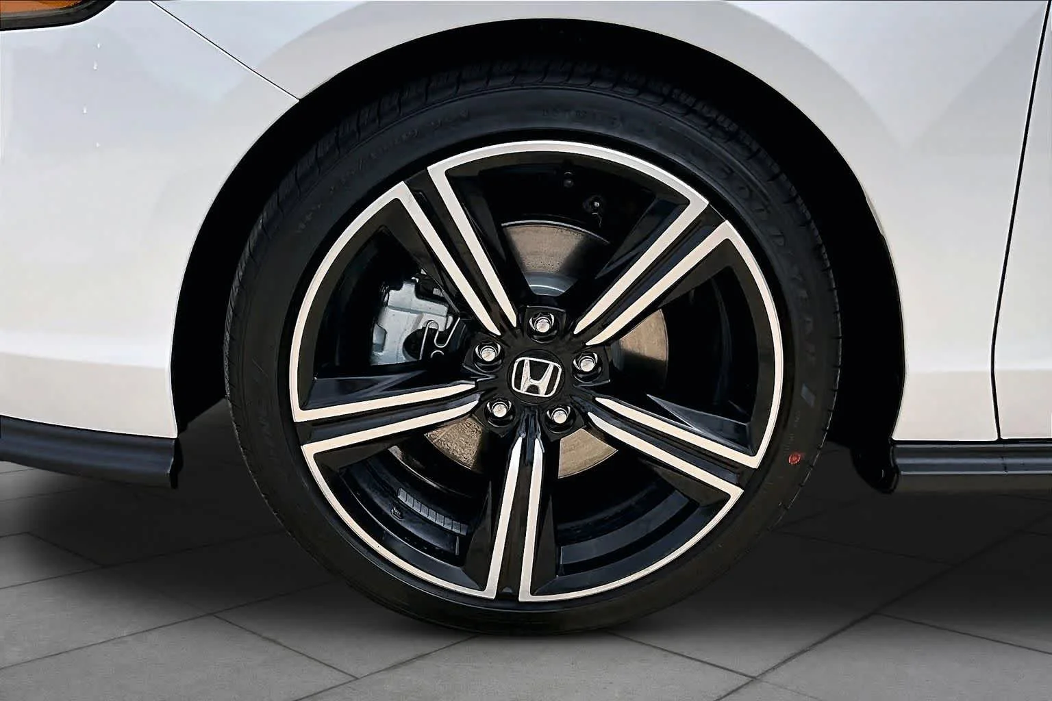 Certified Used 2026 Platinum White Pearl Honda Sport image 11