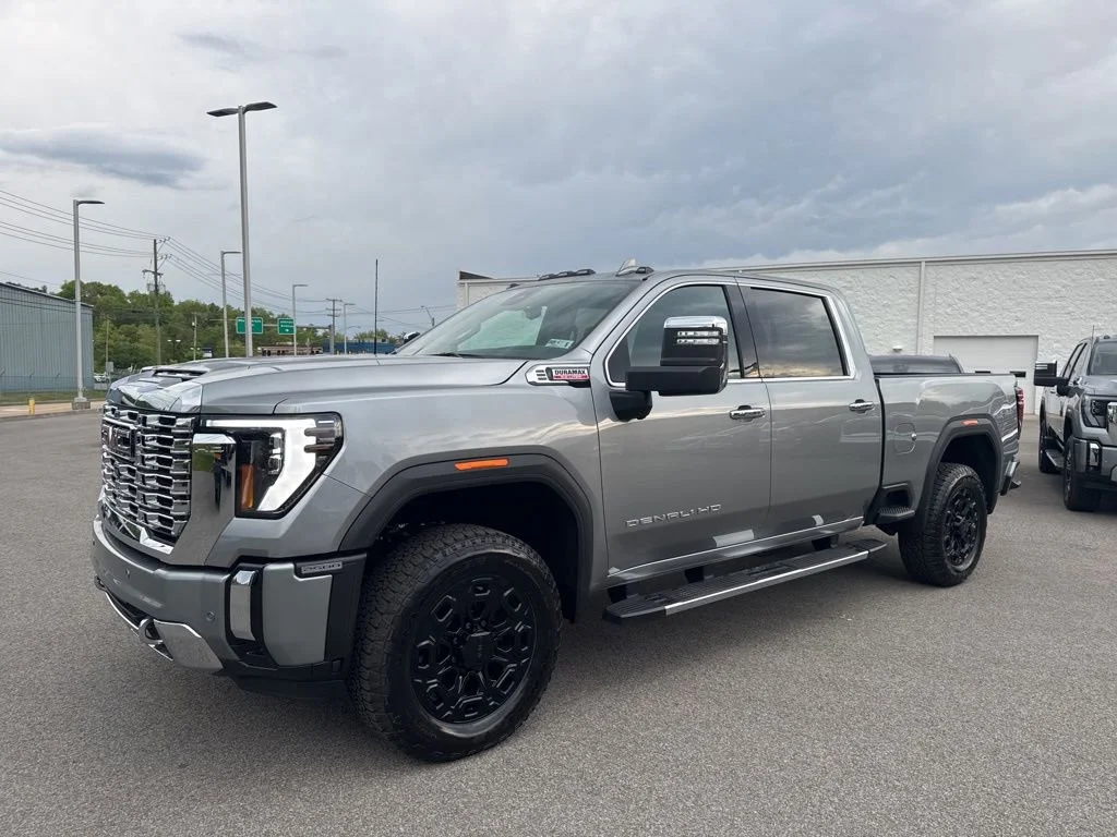 2026 GMC Sierra 4WD Crew Cab Standard Box Denali's photo