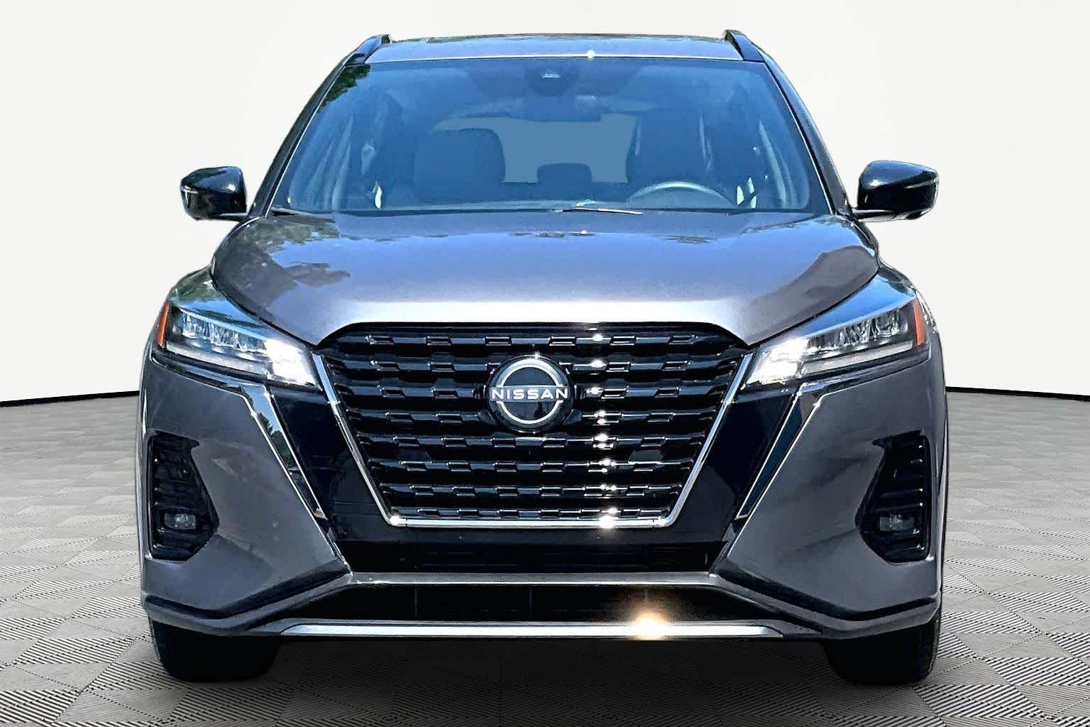 Used 2023 Gun Metallic Nissan SR image 4