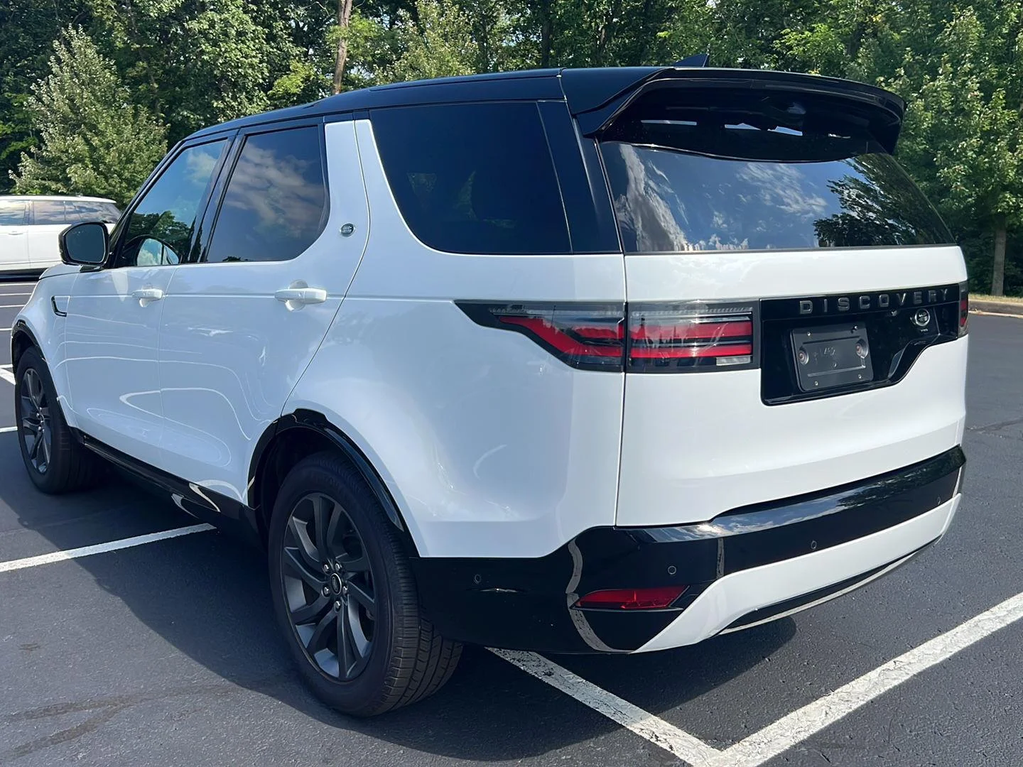 Certified Used 2022 Fuji White Land Rover S R-Dynamic image 3