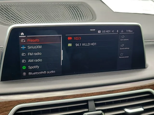Used 2022 White BMW 750i xDrive image 26
