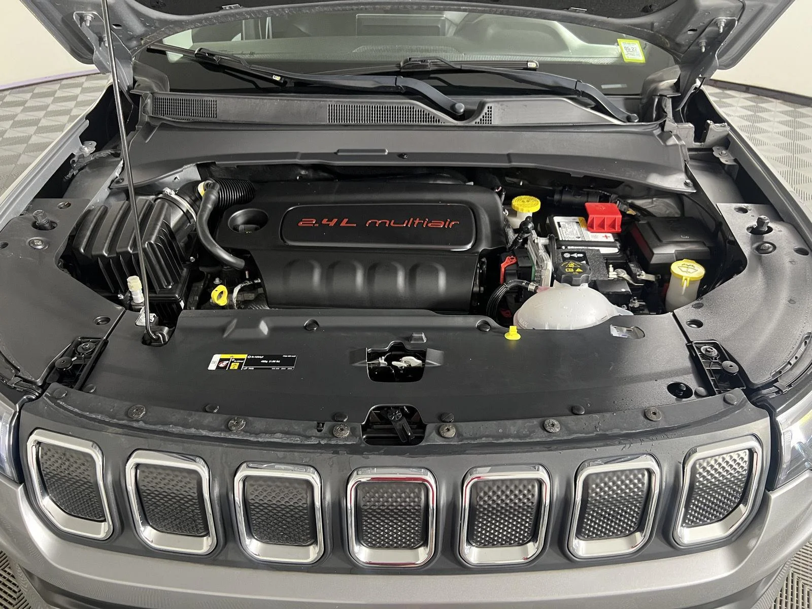 Used 2022  Jeep Latitude image 9