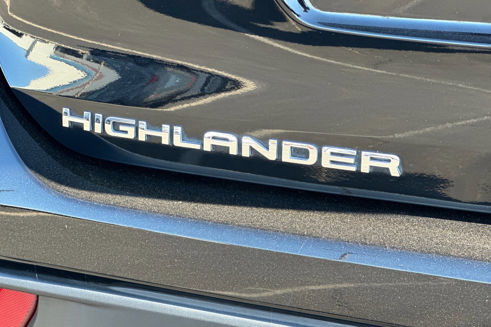 2025 Toyota Highlander LE - Photo 28
