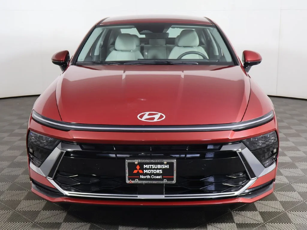 Used 2025 Red Hyundai SEL image 10