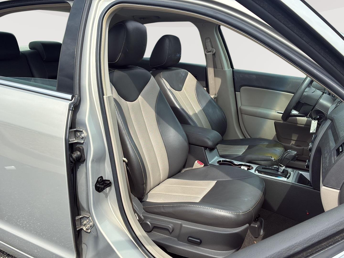 Used 2010 GOLD Mercury Premier image 13