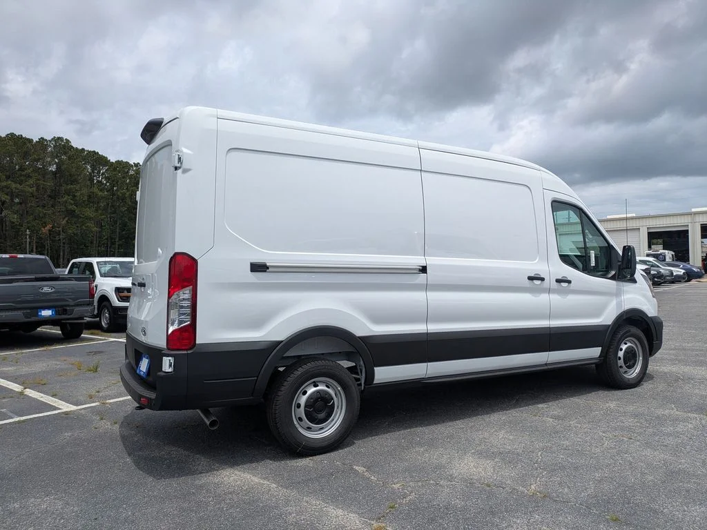 New 2026 Oxford White Ford Base image 4