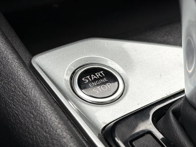 Used 2025 White Nissan 2.5 SV image 13