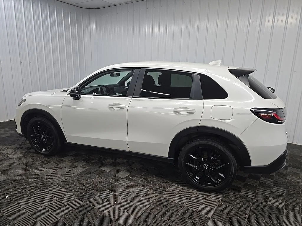 Used 2024 Platinum White Pearl Honda Sport image 4