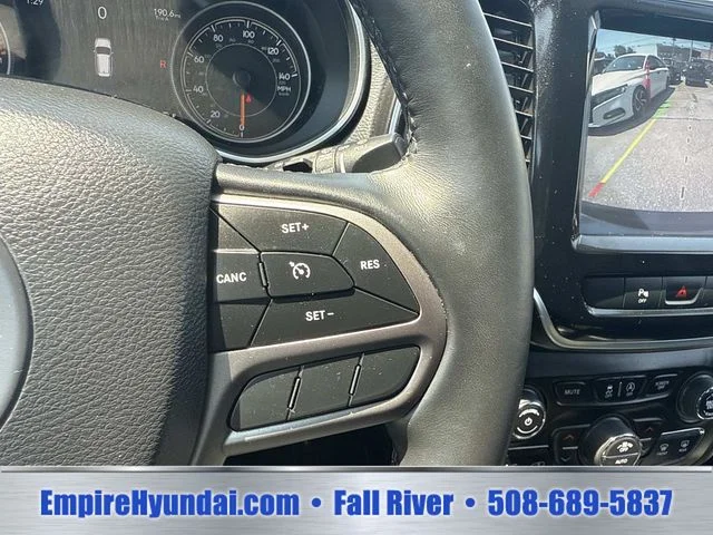 Used 2019 Silver Jeep Limited image 28