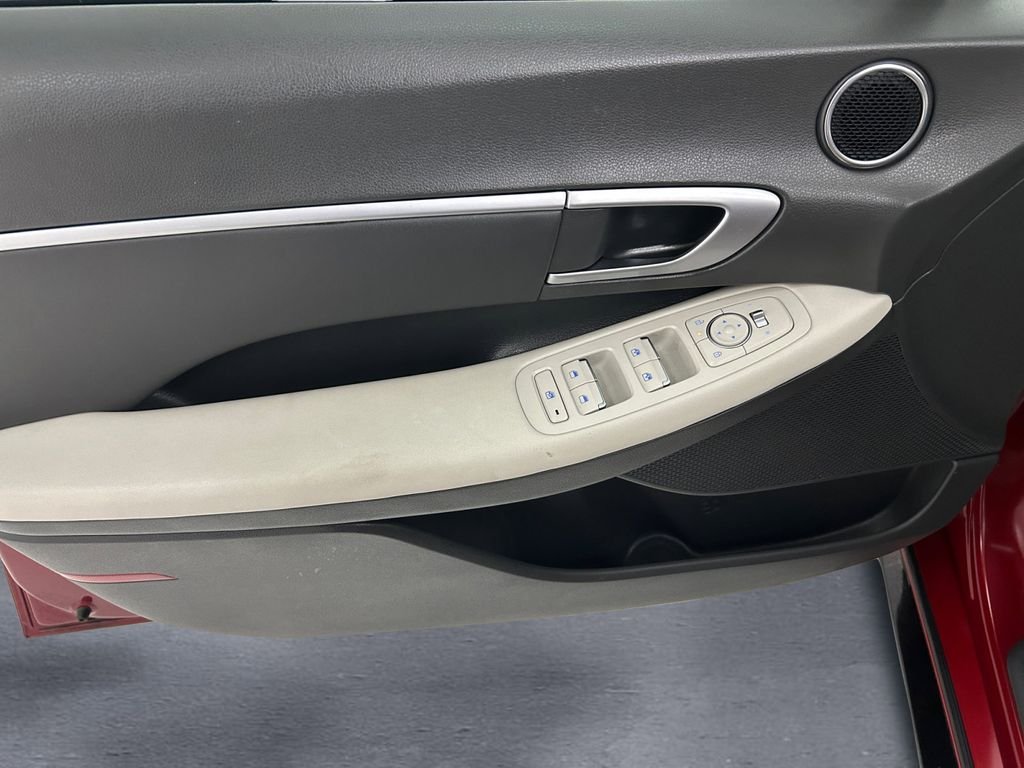 Used 2025 Red Hyundai SEL image 12