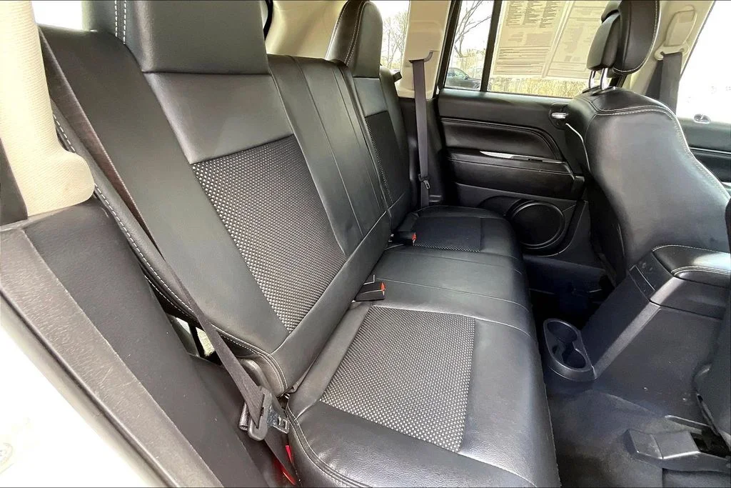 Used 2016 White Jeep Latitude image 24