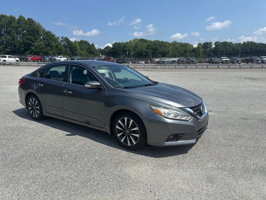 Used 2017 Gray Nissan 2.5 SV image 8